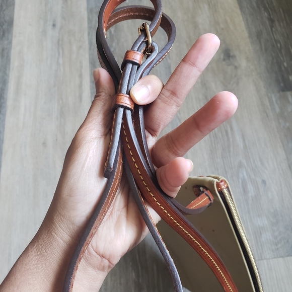 DOONEY & BOURKE INC.TRIPLE ZIP SLING BAG - Picture 11 of 16